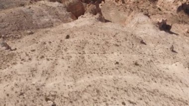 Gökyüzü manzaralı Kapadokya Kırmızı ve Gül vadisi kayaları, Goreme Turkey