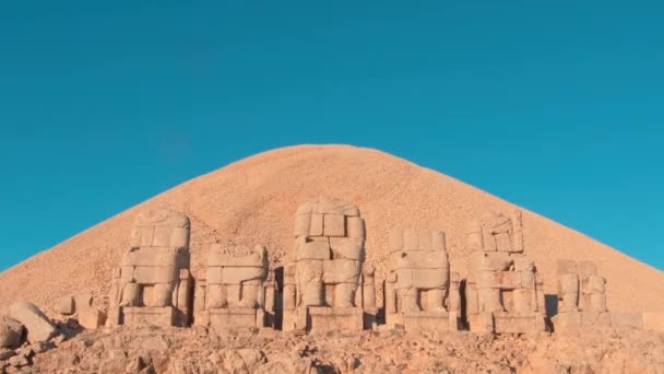 Zoom Front View Statues Wit Heads Top Nemrut Mountain Adiyaman — Video