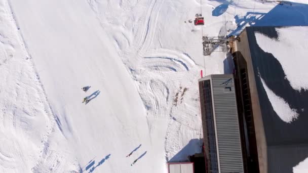 Top Ascending Aerial View Tourist Instructors Learn Snowboard Slope Cable — Stockvideo