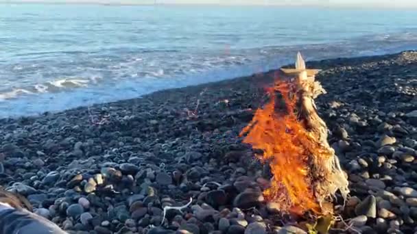 Chichilaki Georgian Christmas Tree Made Dried Hazelnut Branches Burn Beach — 图库视频影像