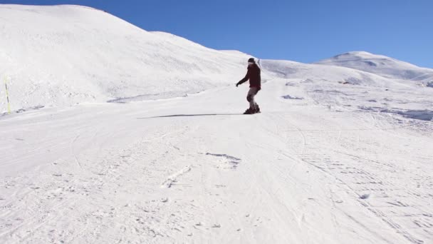 Side Static View Snowboarder Dressed Dark Black Sportswear Riding Mountain — 비디오