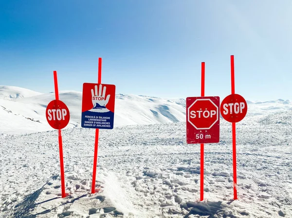 Avalanche Danger Top Piste Sign Posts Snowy Mountains Georgia Goderdzi — Stock Photo, Image