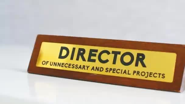 Close Funny Office Plate Title Director White Office Table Mock — 비디오