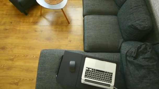 Laptop Computer Coffee Table Portable Desk Grey Sofa Yellow Pillows — Stok video