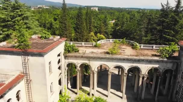Zoom Out Aerial View Columns Old Soviet Sanatorium Medea Architecture — Stockvideo