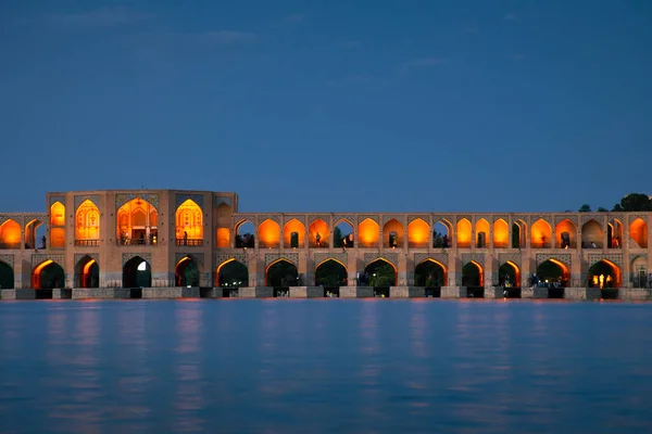 Isfahan Iran Giugno 2022 Vecchio Ponte Khajoo Attraverso Fiume Zayandeh — Foto Stock