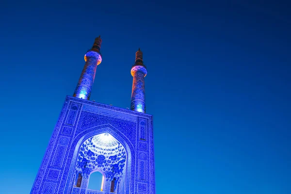 伊朗亚兹德的Blue Hazireh清真寺 蓝色小时隔离低角度射击 — 图库照片