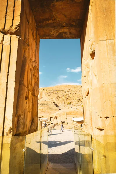 Persepolis Iran 8Th June 2022 Tourist Walk Giant Column Statues — Stock Photo, Image