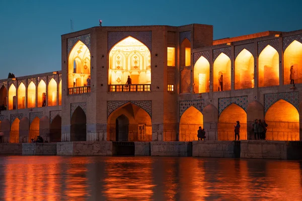 Isfahan Írán Červen 2022 Starý Most Khajoo Noci Přes Řeku — Stock fotografie