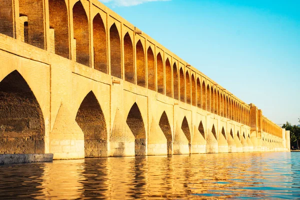 伊斯法罕 2022年5月 Siose Pol或33拱桥 伊斯法罕最古老的桥梁之一 也是扎耶德河上最长的桥梁 — 图库照片