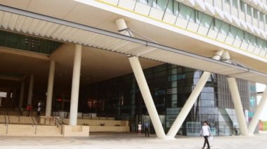 Masdar City, Abu Dabi - 20 Mart 2023 - Masdar City 'nin Siemens binası, dünyada tamamen sürdürülebilir ilk şehir olduğu tahmin ediliyor. Abu Dabi, BAE.