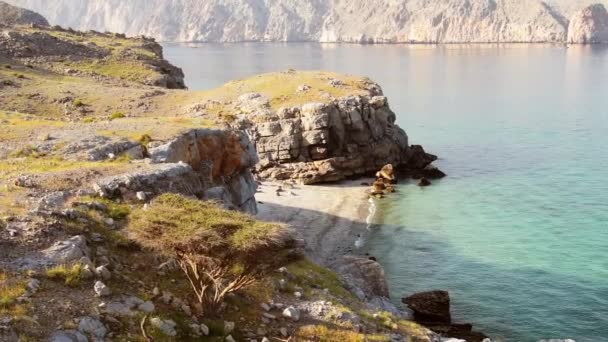 Tourist Woman Walk Hike Arid Cliffs Oman Island White Sand — Stock Video