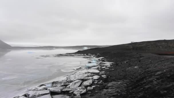 Luftaufnahme Fjallsjokull Gletscher Bei Bewölktem Tag Island Mit Fotografenteam Auf — Stockvideo