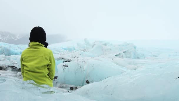 Vista Panorámica Cinematográfica Del Turista Por Glaciar Fjallsjokull Islandia Desde — Vídeos de Stock