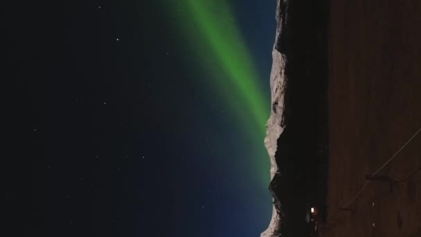 Aurora Borealis Над Skaftafell Исландии Супружеской Парой Кемпинге Наслаждаться Северным — стоковое видео
