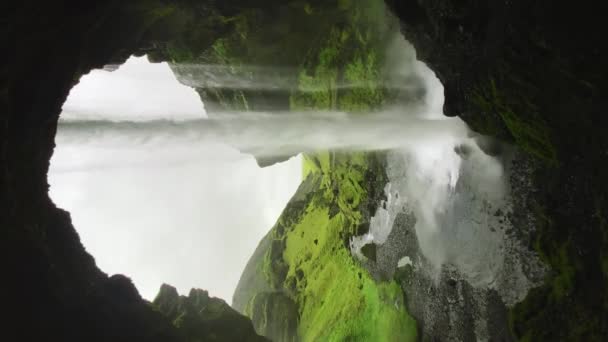 Pintoresca Cascada Kvernufoss Vista Primavera Desde Atrás Suroeste Islandia Dramática — Vídeos de Stock