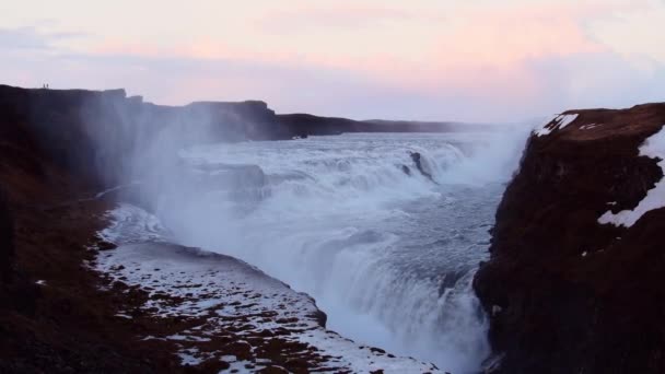 Gullfoss Vattenfall Island Cinematic Vacker Majestätisk Vinter Vattenfall Täckt Snö — Stockvideo