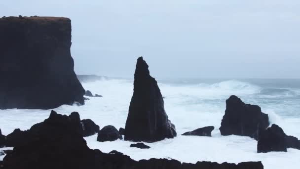 Atlantické Oceánské Vlny Narážejí Skály Pobřeží Poloostrova Reykjanes Islandu Oblíbená — Stock video