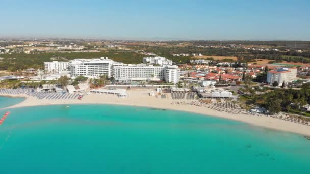 Ayia Napa Cyprus April 2023 Luxe Hotelgebouwen Met Zwembaden Aan — Stockvideo