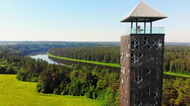 Statik Manzara Turistleri Birstonas Gözlem Kulesine Bakıyorlar Litvanya Nın Yüksek — Stok video
