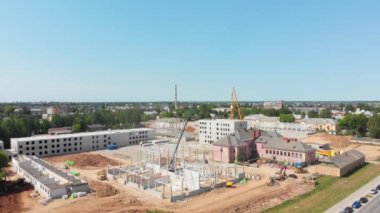 Siauliai, Litvanya - 27 Haziran 2023: Hava manzaralı yeni askeri üs inşaatı. Doğuda NATO genişlemesi. Margiris taburu yeni askeri üs tesisleri şantiye alanı