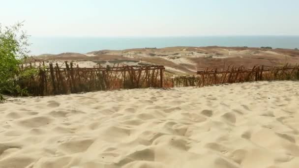 Turist Bakış Açısını Kapatın Yaz Tatilinde Altın Kum Tepecikleri Üzerinde — Stok video