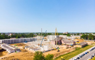 Siauliai, Litvanya - 27 Haziran 2023: Hava manzaralı yeni askeri üs inşaatı. Margiris taburu askeri üs tesisleri. Ulusal güvenlik kaygısı.