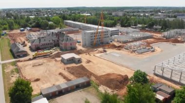 Siauliai, Litvanya - 27 Haziran 2023: Hava manzaralı yeni askeri üs inşaatı. Margiris taburu askeri üs tesisleri. Ulusal güvenlik kaygısı.
