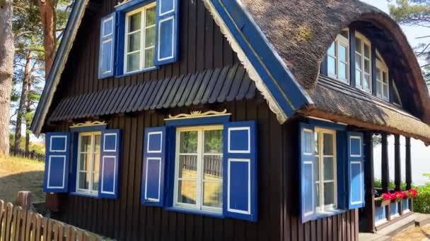 Nida Litauen Juni 2023 Schöne Traditionelle Litauische Landhäuser Aus Holz — Stockvideo