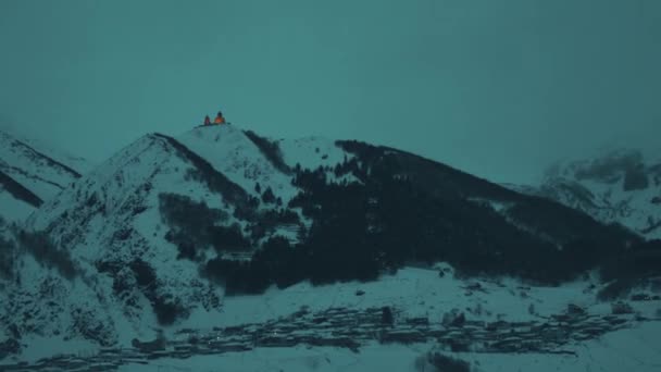 Zoom Ansicht Tag Nacht Zeitraffer Stepantsminda Dorf Fensterblick Mit Schneebedeckten — Stockvideo
