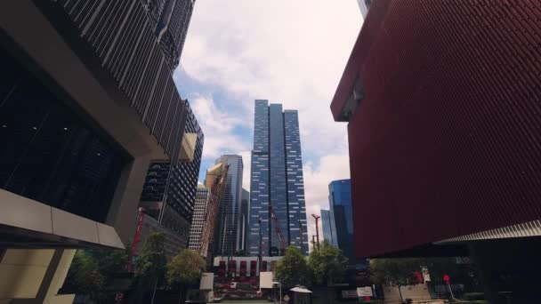 シンガポール 2024 建設現場のアクションビルで静的なタイムラプスクレーン シンガポール開発と都市化のコンセプト — ストック動画