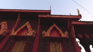 Chiang Mai, Tayland - 15 Şubat 2024: Wat Chiang Yuen Tayland 'ın Chiang Mai şehrinde bir Budist tapınağıdır.