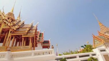 Bangkok, Tayland - 20 Mart 2024: Bangkok, Tayland 'ın merkezindeki Grand Palace kompleksini gezmek.