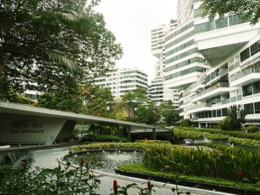 Sinngapore City, Singapur - 16 Mart 2023: Singapur 'daki Interlace Condominium. Asya 'da çevre dostu ve sürdürülebilir binalar