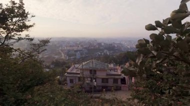 Statik hızlandırılmış Nepal başkenti Kathamndu şehir manzarası. Mimari çatı konsepti. Kültür yaşam tarzı