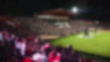 Tiflis, Gürcistan - 20 Haziran 2024: Fotokopi Uzayı Bulanık Arkaplanı. Futbol müsabakasında insanlar Gürcistan bayraklarını alkışlıyor. Gürcistan Millî Futbol Takımı taraftarları stadyumda oturup EURO 2024 'ü izliyor.