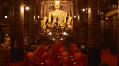 Khong, Laos - 28 Ocak 2024: Wat Xieng Tangası, Laos 'un başkenti Luang Prabang' ın kuzey ucunda yer alan bir Budist tapınağıdır. 1559 ve 1560 yılları arasında Kral Setthathirath tarafından inşa edilmiştir.