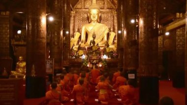 Khong, Laos - 28 Ocak 2024: Wat Xieng Tangası, Laos 'un başkenti Luang Prabang' ın kuzey ucunda yer alan bir Budist tapınağıdır. 1559 ve 1560 yılları arasında Kral Setthathirath tarafından inşa edilmiştir.