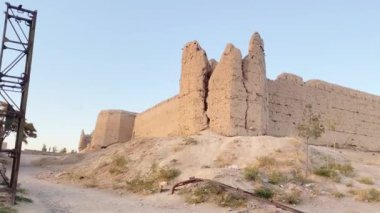 Afganistan 'ın başkenti Kabil' deki eski yerleşim yeri askeri kale hala tepede duruyor.