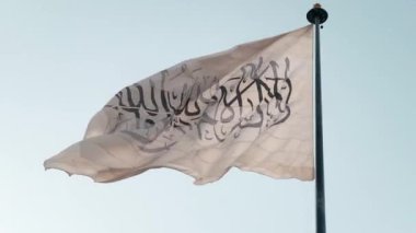 Salang geçidi, Afganistan - 12 Ekim 2023: inşaat işçisi tünel şantiyesine yürüdü. Salang Geçidi, kuzey Afganistan 'ı Parwan Eyaletine bağlayan birincil dağ geçididir.