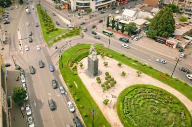 Tiflis, Gürcistan - 9 Ağustos 2024: Giorgi Saakadze at binicisi heykeli ve meydanı. Gürcü politikacı ve askeri komutan 17. yüzyıl başlarında Gürcistan siyasetinde