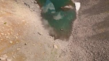 Egrisi bölgesinde Samegrelo-Zemo Svaneti 'de bulunan havadan aşağıya Didgalish Toba. Kafkas dağları. Gürcistan 'a seyahat. Gizli mücevher