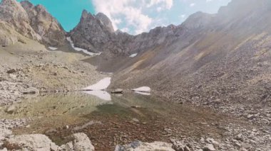 Samegrelo-Zemo Svaneti 'de bulunan Didgalish Toba Gölü. Kafkas dağları. Gürcistan 'a seyahat. Gizli mücevher
