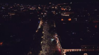 Tiflis. Gürcistan - 19 Ekim 2024: Avrupa Birliği üyeliğini destekleyen gösteriler ve Gürcistan 'ın başkenti Tiflis' teki Liberty Square 'de üyelik