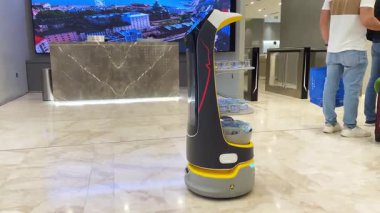 Orta Doğu Adaları 'nın Yenilenebilir Enerjisi üzerinden uçarken yolcuların uçuş koltuklarından hava görüntüsü