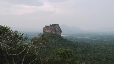 Ella, Sri Lanka 'daki küçük Adams Tepesi