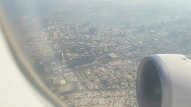 Erivan, Ermenistan - 19 Ekim 2024: Ermenistan, Erivan 'daki Ermeni heykeli. Elinde kılıç tutan bir kadın heykeli. Anavatanın koruyucu meleği. 