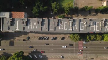 Tiflis, Gürcistan - 15 Temmuz 2025: Hava manzaralı mesaj: 