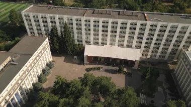 Tiflis, Gürcistan - 15 Temmuz 2025: Hava Görüşü Tiflis Devlet Tıp Üniversitesi - TSMU. Hint, İranlı, Türk, Arap vs. yabancı uyruklu öğrenciler arasında popüler eğitim merkezi