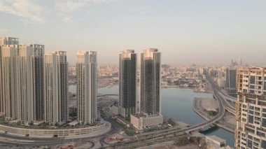 Abu Dabi, BAE - 25 Nisan 2025: Hava Panorama Modern BAE gökdelenler ve ofis kuleleri, sergilenen iş merkezleri, gayrimenkul büyümesi, Ortadoğu 'da gelecekteki kentsel gelişim